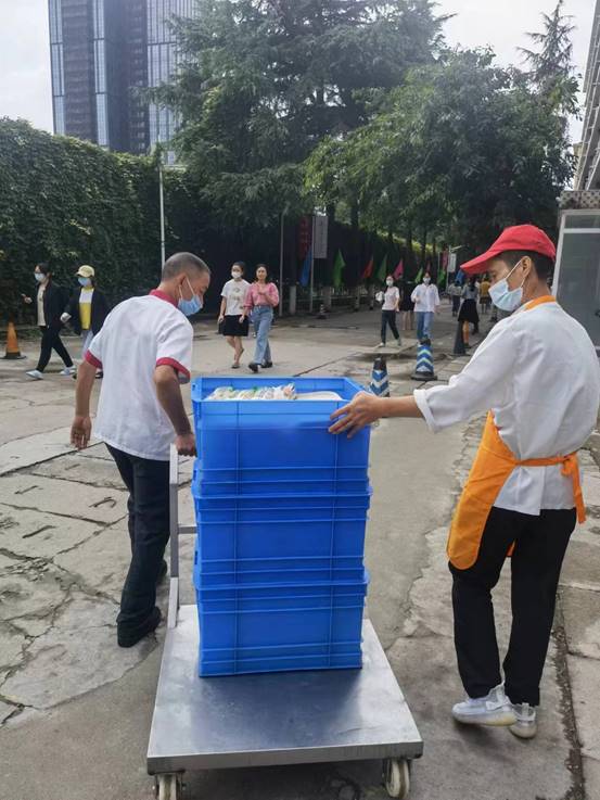 说明: 运送盒饭